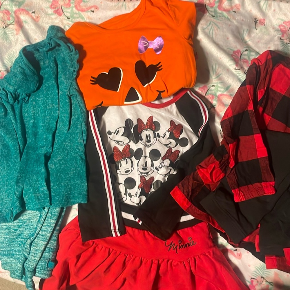 Bundle with 2 outfits plus a Halloween shirt. Very good condition.